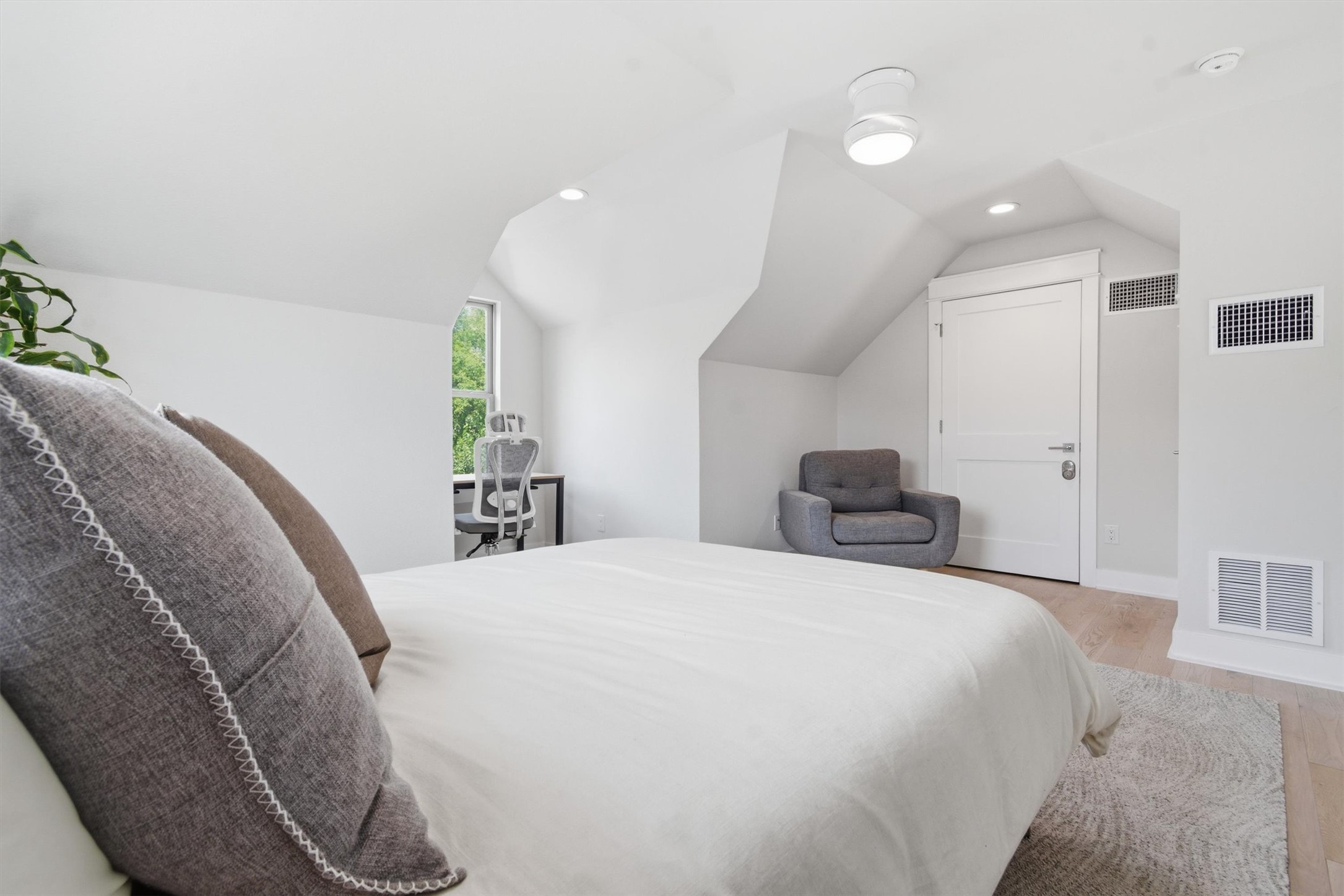 2710 Zaragosa Street, Unit A Austin, TX 78702 - Photo 23 of 29 Bright vaulted Loft Suite with dramatic ceiling lines and flexible space for studio, media, or sleeping use.