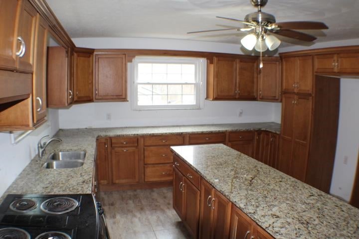 42 Johnson Heights Road West Hamlin, WV 25571 - Photo 4 of 32 Gallery Image 4