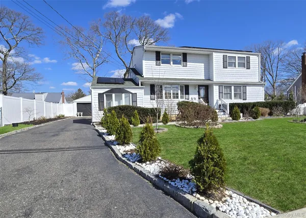 $719,999 | 17 Gregory Drive, Ronkonkoma, NY 11779