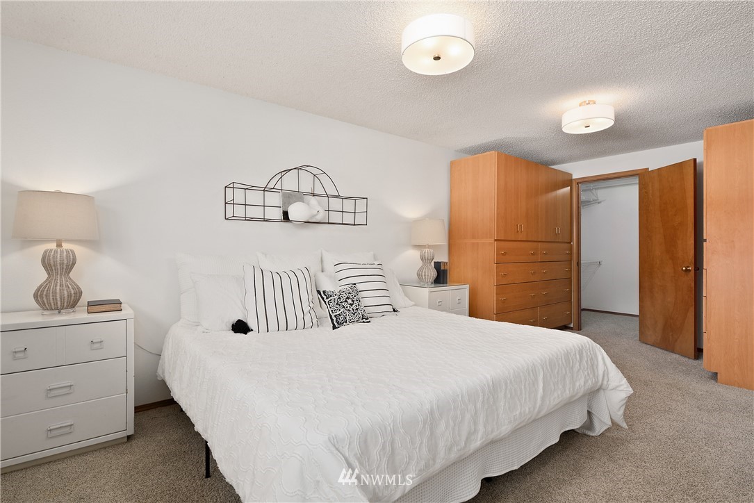 11830 Northeast 156th Street Bothell, WA 98011 - Photo 12 of 37 Gallery Image 12