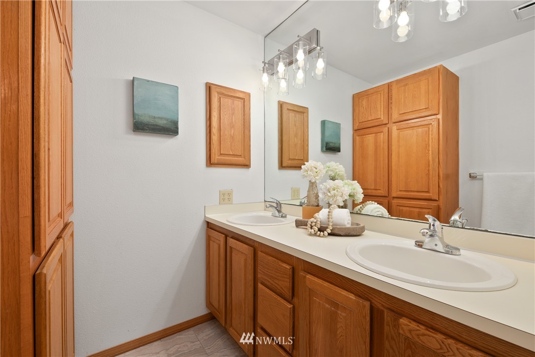 11830 Northeast 156th Street Bothell, WA 98011 - Photo 16 of 37 Gallery Image 16