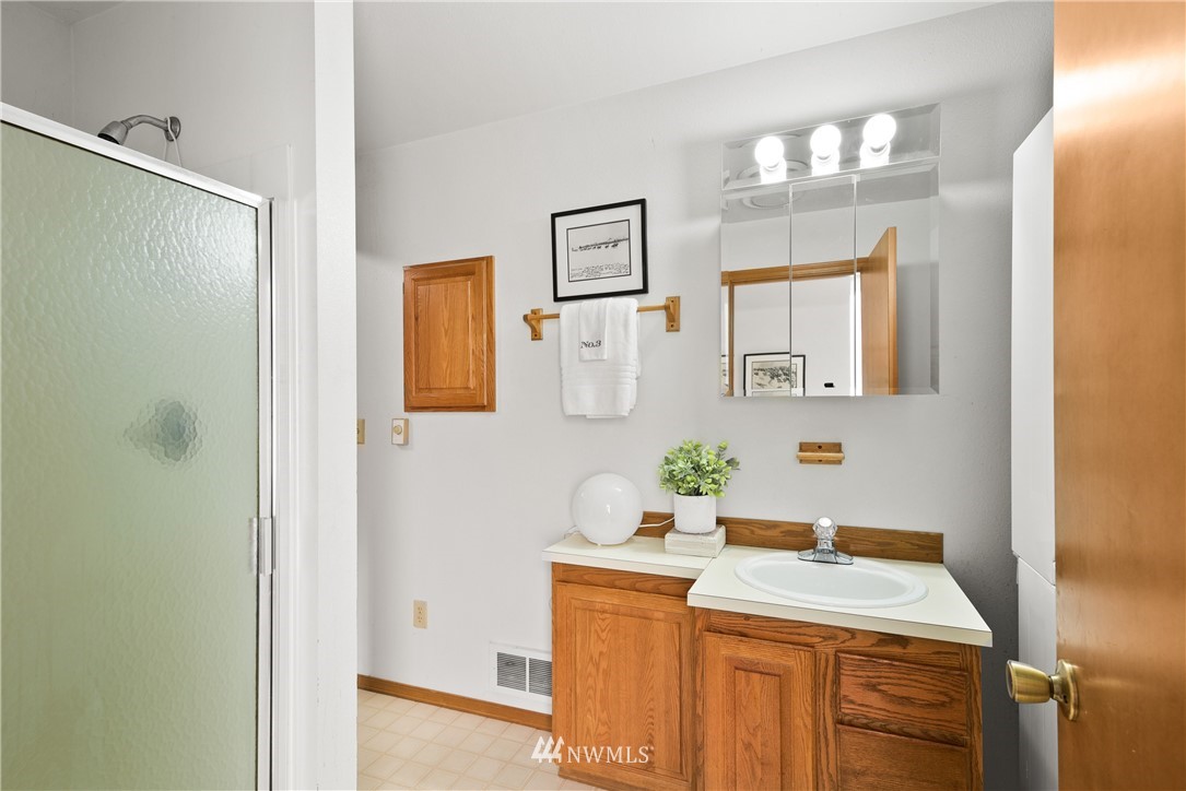 11830 Northeast 156th Street Bothell, WA 98011 - Photo 24 of 37 Gallery Image 24