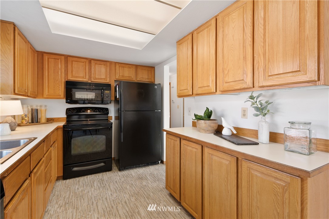 11830 Northeast 156th Street Bothell, WA 98011 - Photo 7 of 37 Gallery Image 7