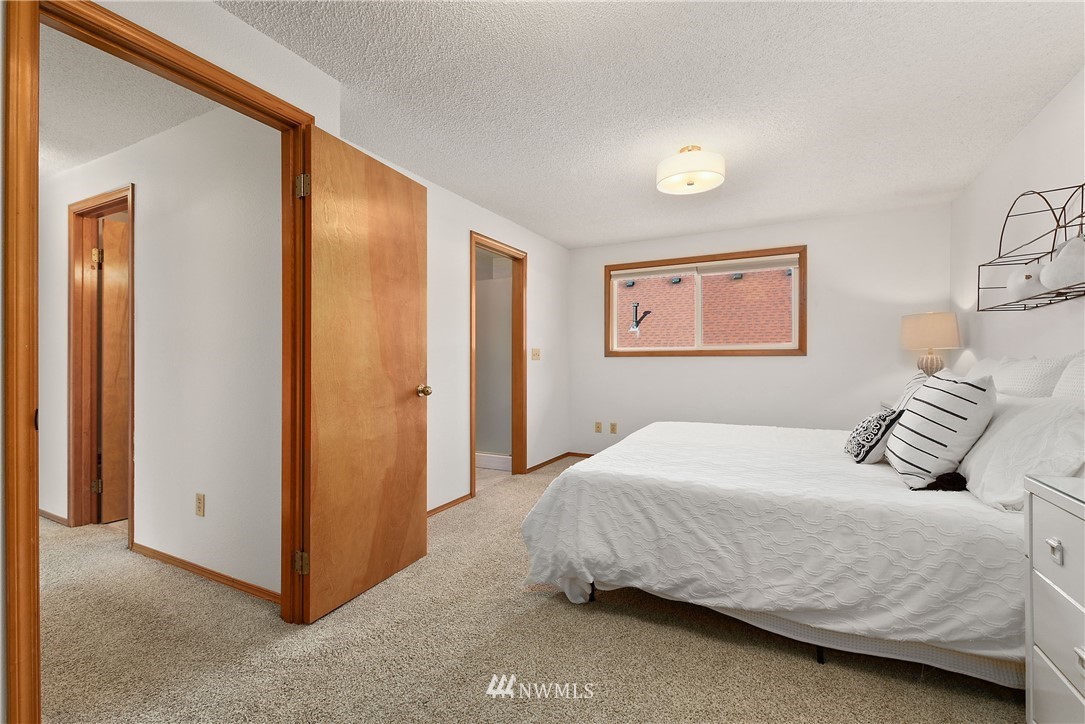 11830 Northeast 156th Street Bothell, WA 98011 - Photo 10 of 37 Gallery Image 10