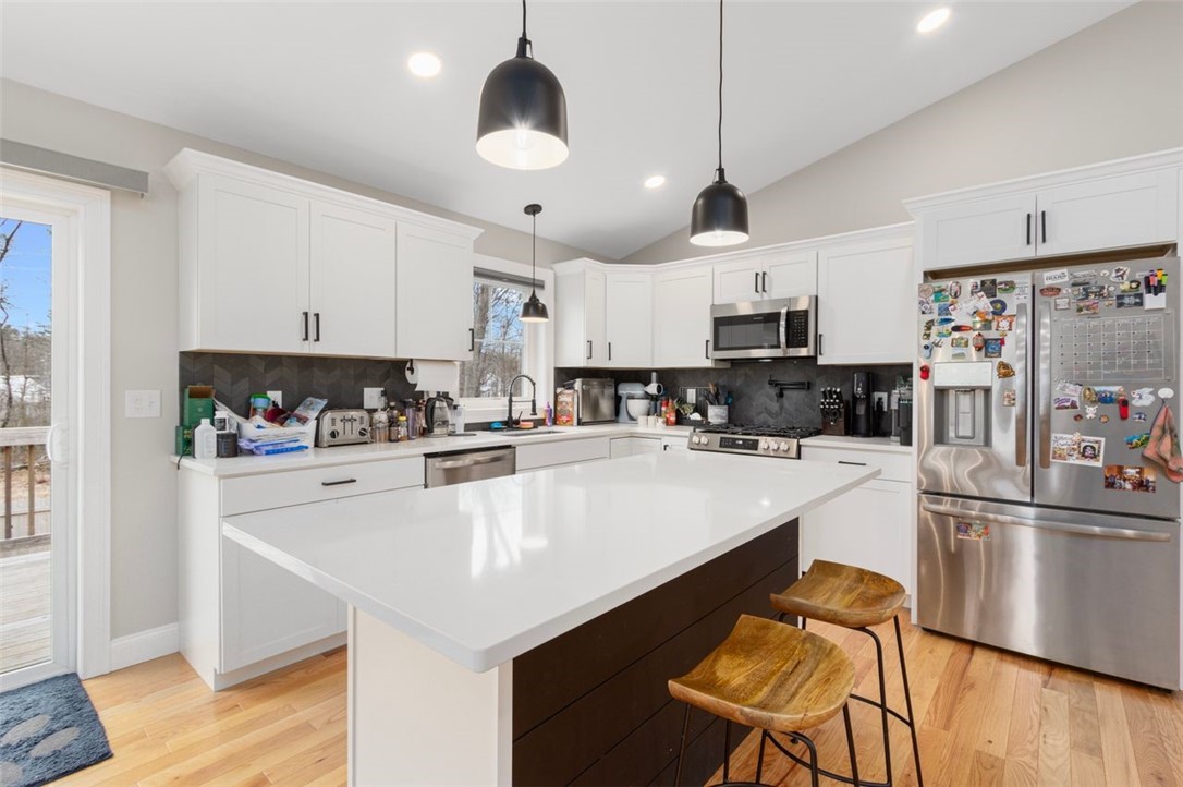 38 Overbrook Avenue Warwick, RI 02889 - Photo 13 of 41