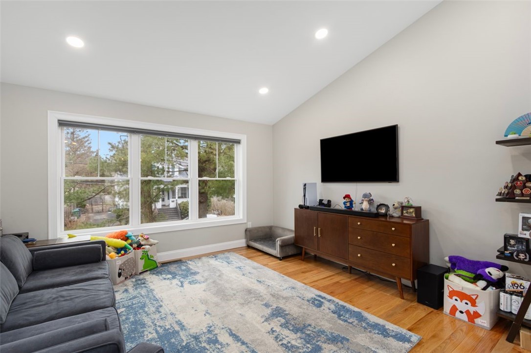 38 Overbrook Avenue Warwick, RI 02889 - Photo 5 of 41