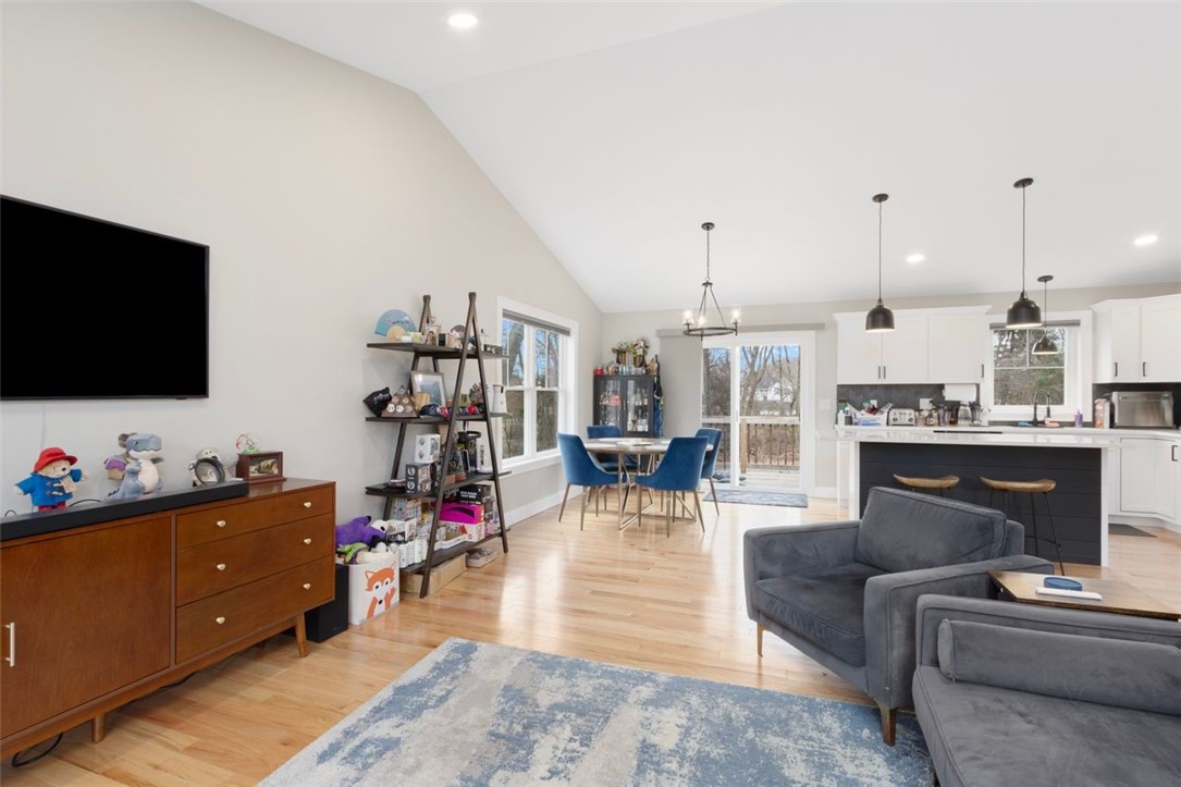 38 Overbrook Avenue Warwick, RI 02889 - Photo 8 of 41
