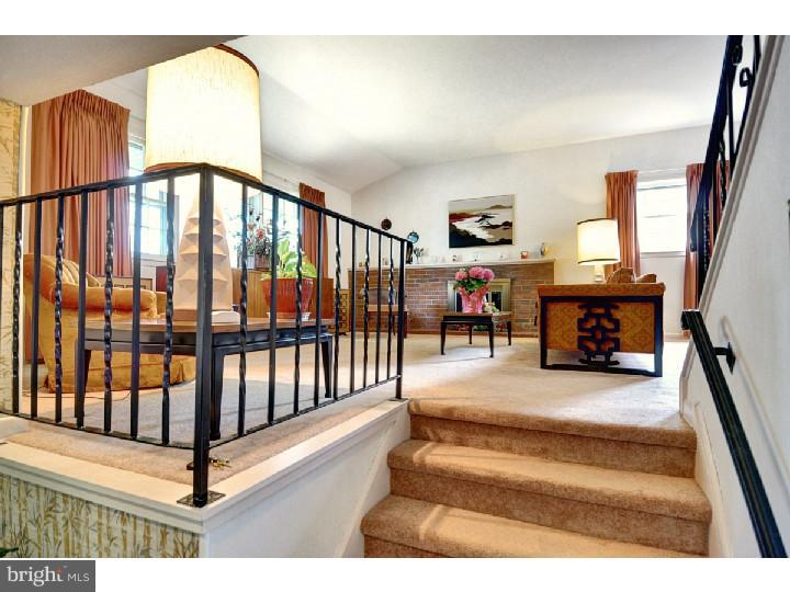 502 Howard Road Cherry Hill, NJ 08034 - Photo 2 of 20 Foyer
