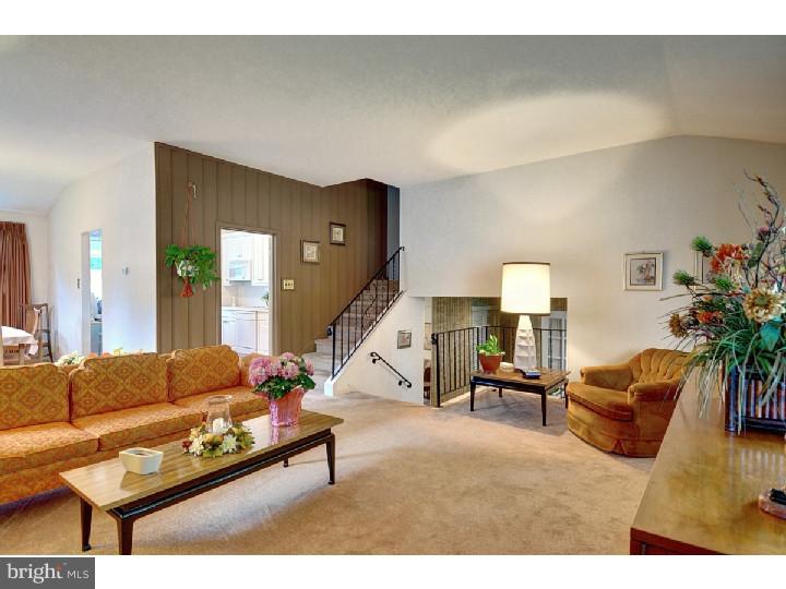 502 Howard Road Cherry Hill, NJ 08034 - Photo 4 of 20 Living Room