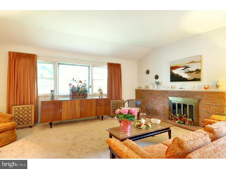 502 Howard Road Cherry Hill, NJ 08034 - Photo 7 of 20 Living Room
