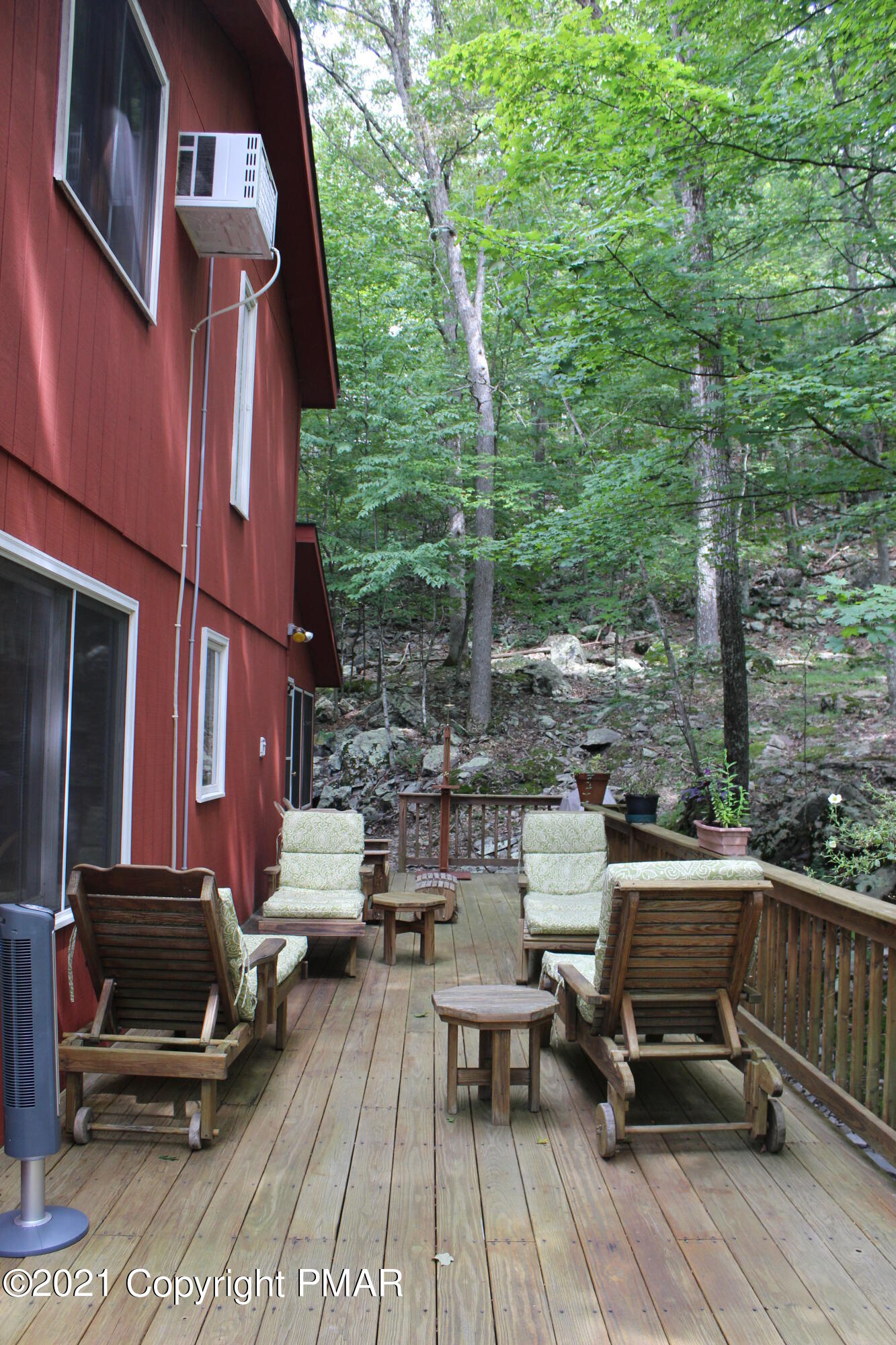 4208 Winchester Way Bushkill, PA 18324 - Photo 38 of 44 a view of roof with sitting area