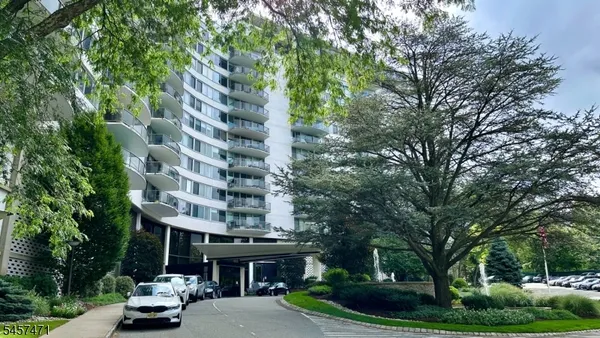 $295,000 | 1 Claridge Drive, Unit 1000, Verona, NJ 07044