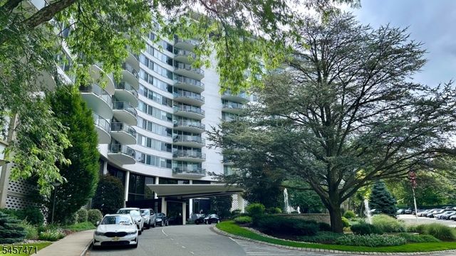 $295,000 | 1 Claridge Drive, Unit 1000, Verona, NJ 07044