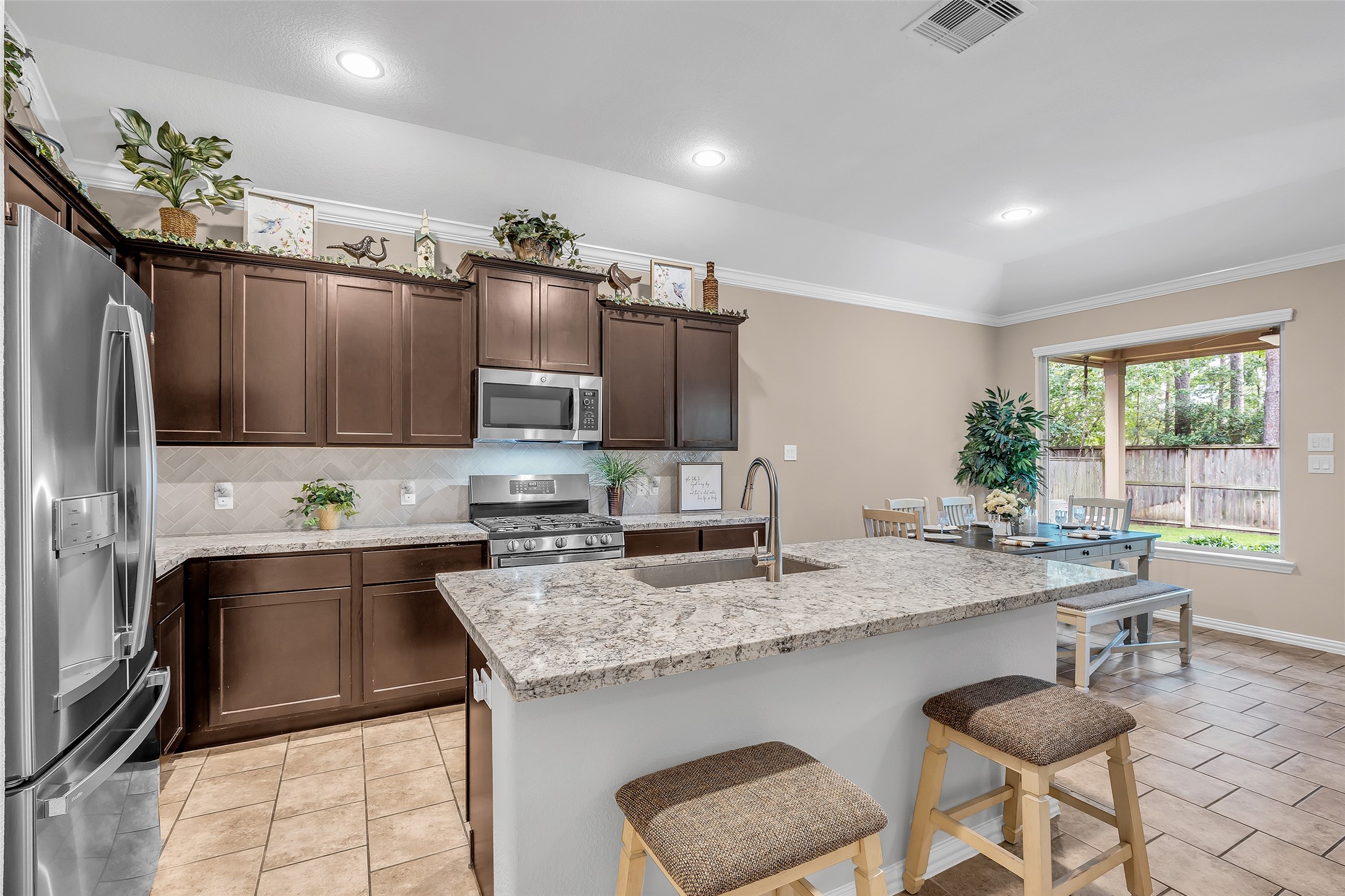 34 Sawbridge Circle Spring, TX 77389 - Photo 8 of 38 Remodeled Granite island kitchen