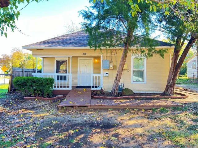 $1,595 | 503 Pierce Street, Denton, TX 76201