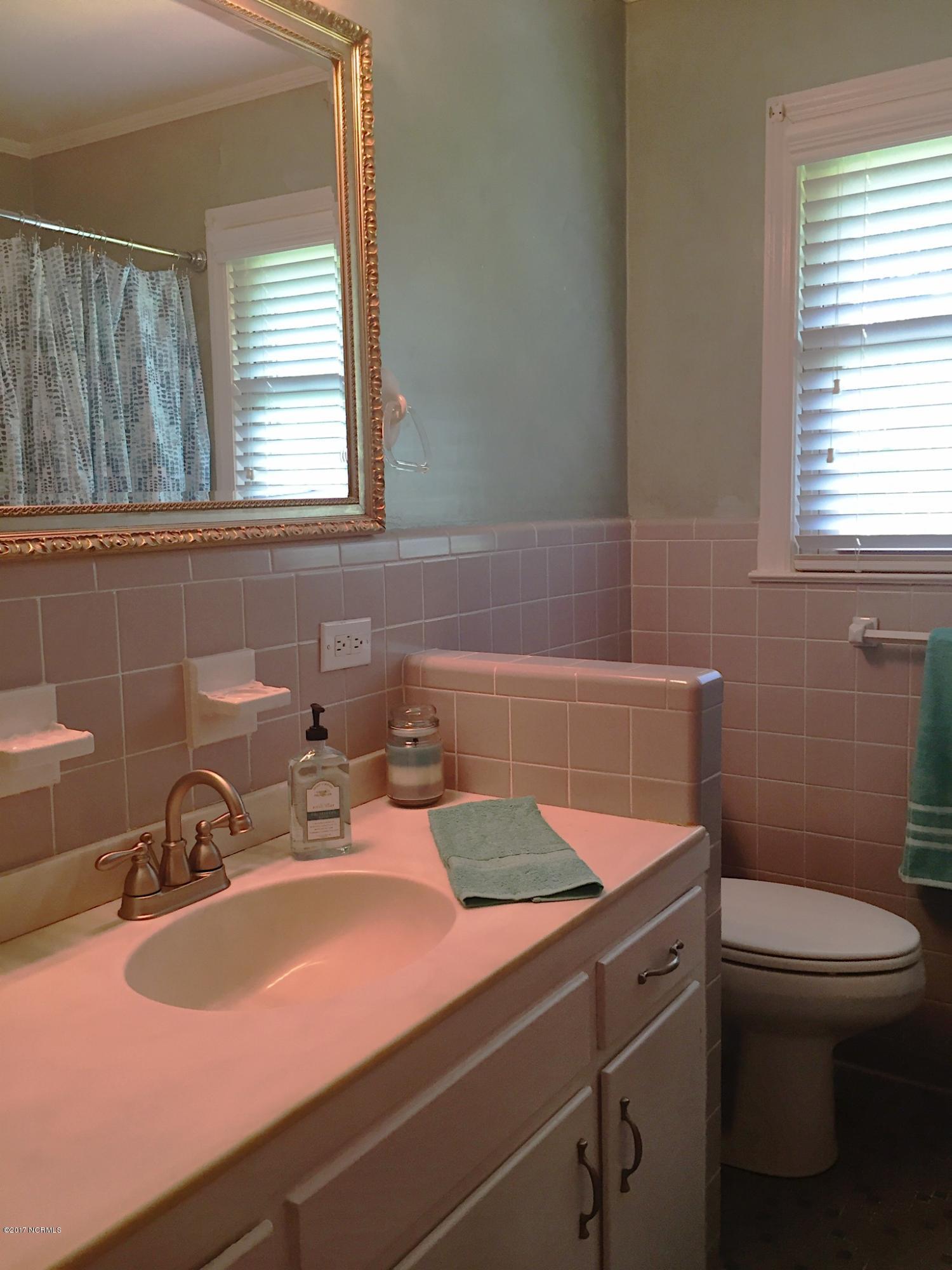 3937 Halifax Road Wilmington, NC 28403 - Photo 32 of 50 Hall bathroom