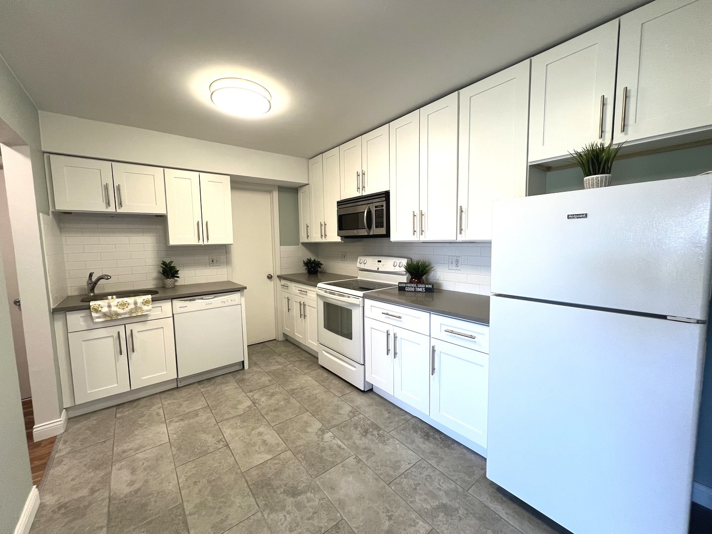 2218 South Goebbert Road, Unit 393 Arlington Heights, IL 60005 - Photo 4 of 20