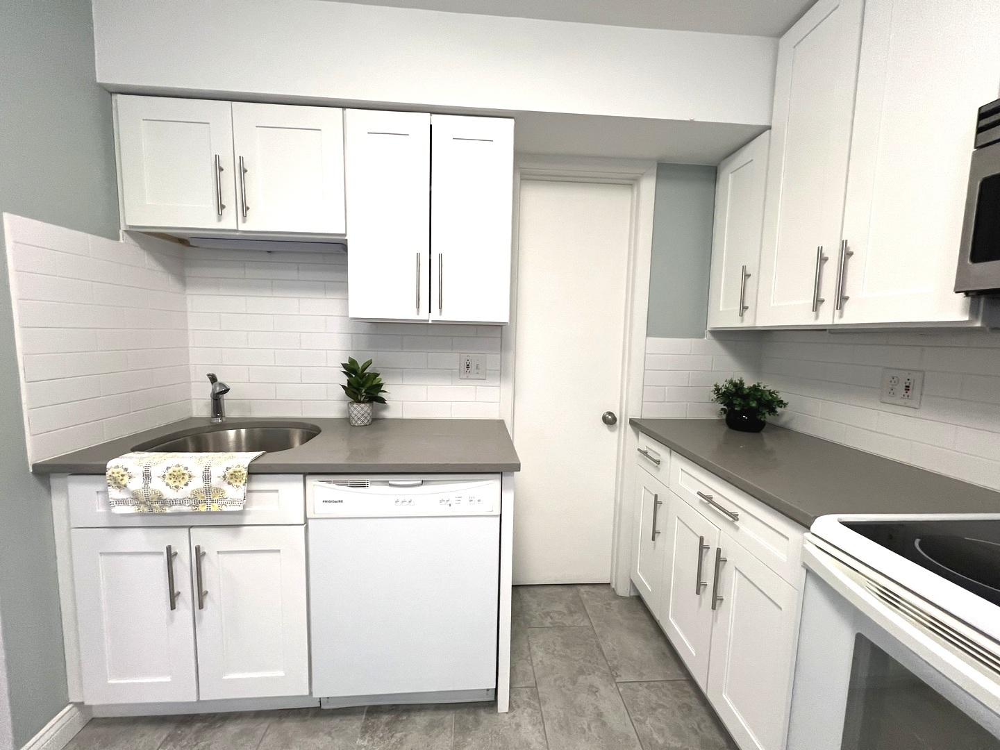 2218 South Goebbert Road, Unit 393 Arlington Heights, IL 60005 - Photo 5 of 20