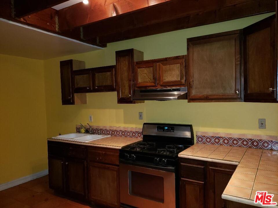 2637 Virginia Road Los Angeles, CA 90016 - Photo 13 of 14 Gallery Image 13