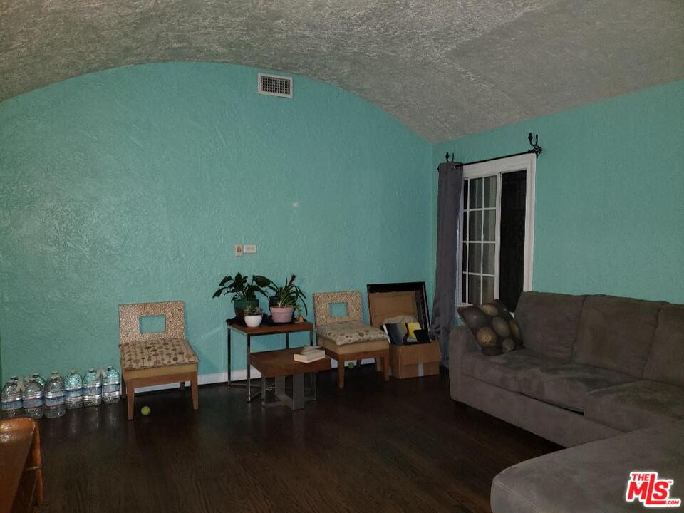 2637 Virginia Road Los Angeles, CA 90016 - Photo 5 of 14 Gallery Image 5