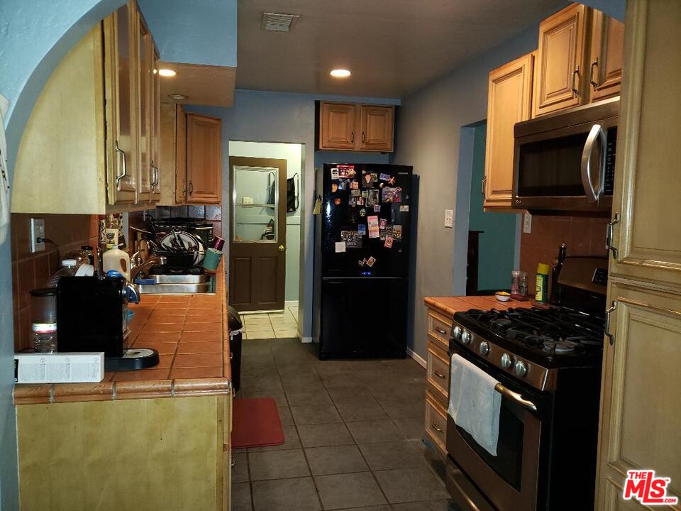 2637 Virginia Road Los Angeles, CA 90016 - Photo 7 of 14 Gallery Image 7