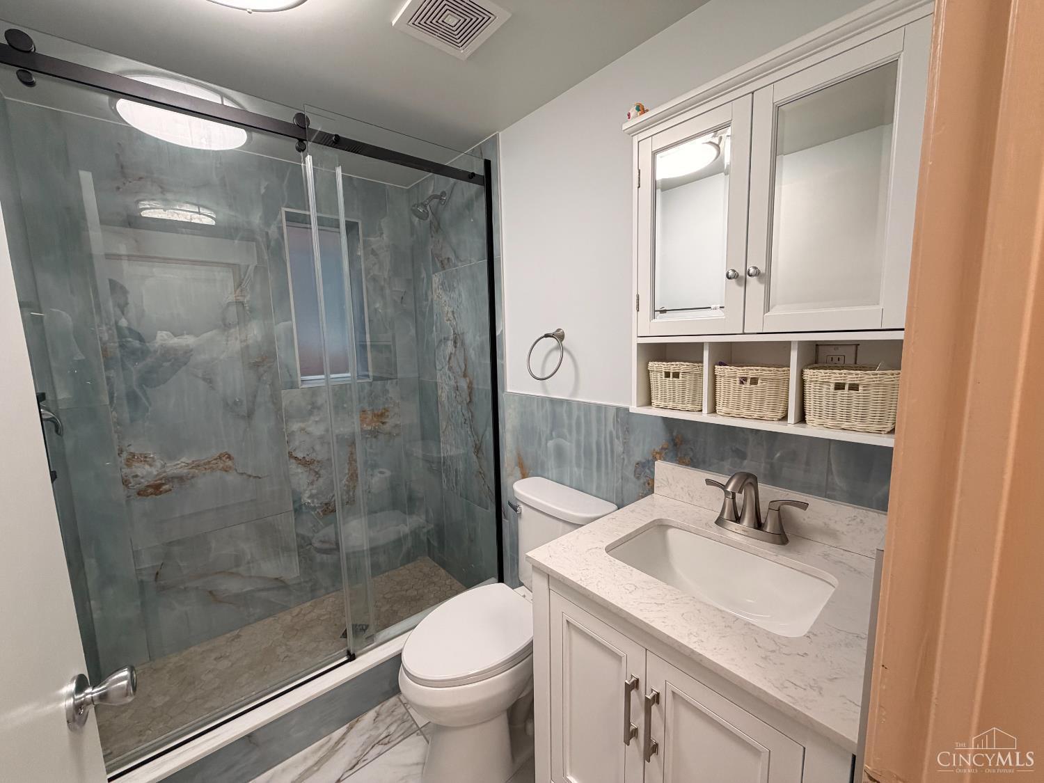 1589 Summit Road Cincinnati, OH 45237 - Photo 9 of 36