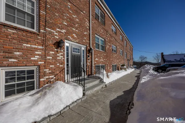 $179,000 | 12 Terrace Place, Unit 11, New Milford, CT 06776
