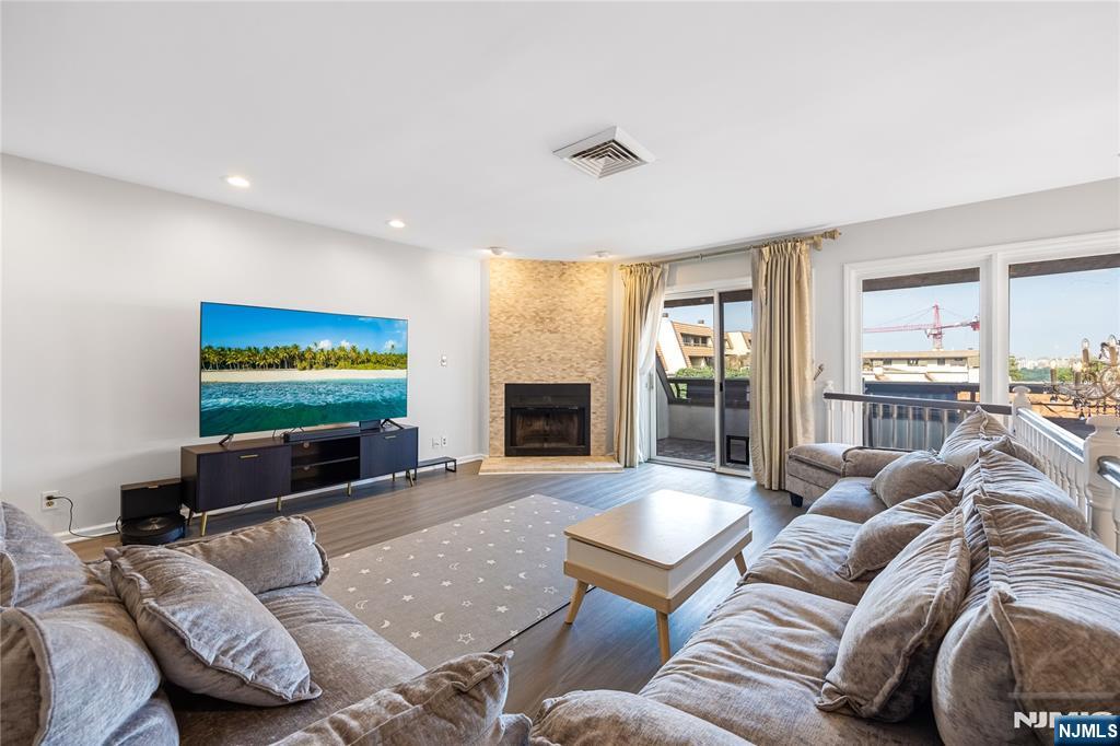 300 Gorge Road, Unit 8 Cliffside Park, NJ 07010 - Photo 5 of 32
