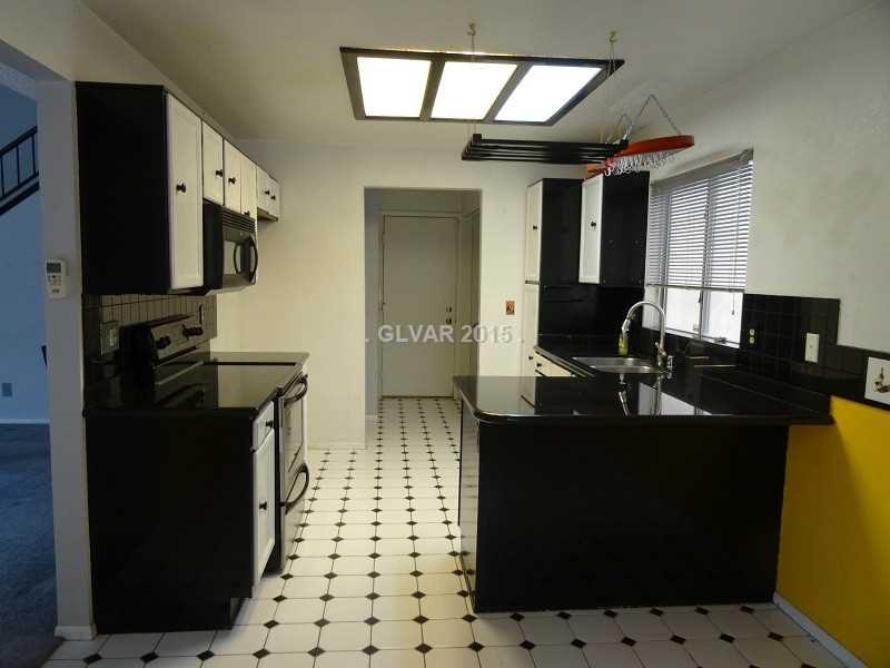 2800 Mirage Road Henderson, NV 89074 - Photo 10 of 35 Kitchen. Kitchen: Granite counters. Solid surface stove. Microwave.