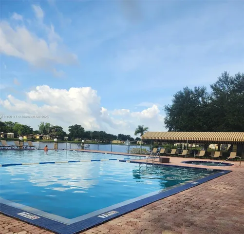 $299,990 | 118 Gate Road, Unit 165, Hollywood, FL 33024