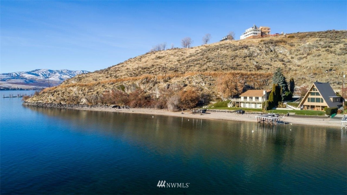 152 Spader Bay Road Chelan, WA 98816 - Photo 2 of 25 Gallery Image 2