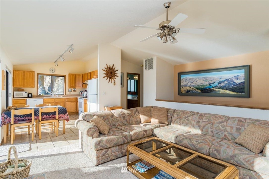 152 Spader Bay Road Chelan, WA 98816 - Photo 11 of 25 Gallery Image 11
