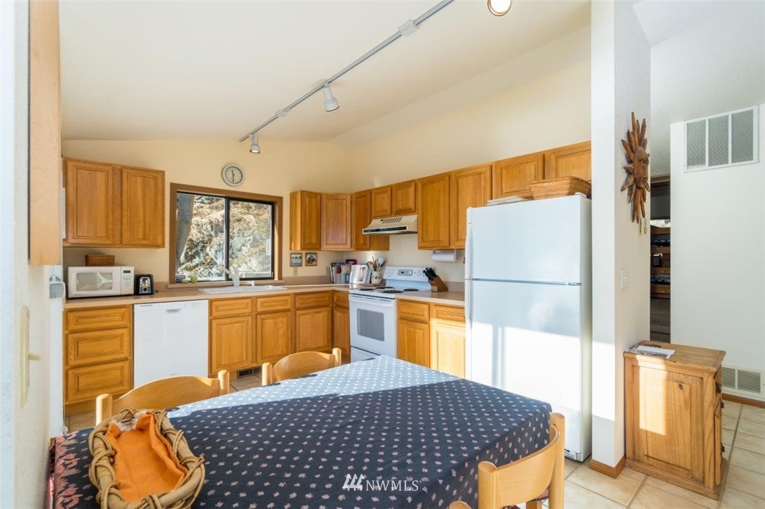 152 Spader Bay Road Chelan, WA 98816 - Photo 12 of 25 Gallery Image 12