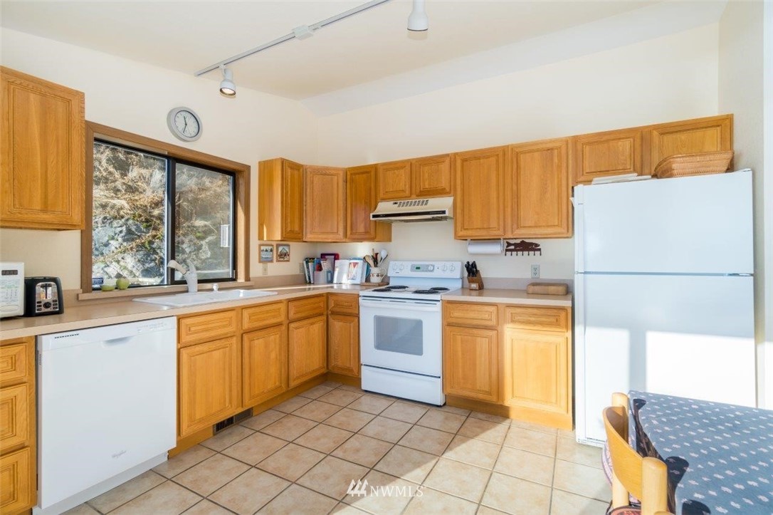 152 Spader Bay Road Chelan, WA 98816 - Photo 13 of 25 Gallery Image 13