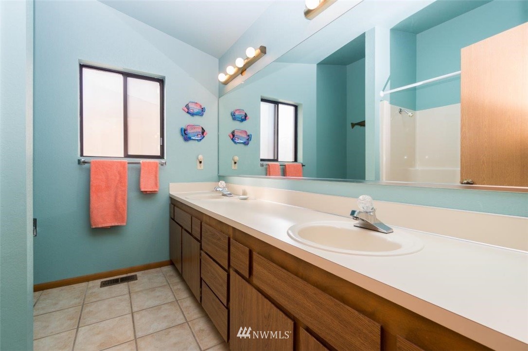 152 Spader Bay Road Chelan, WA 98816 - Photo 14 of 25 Gallery Image 14