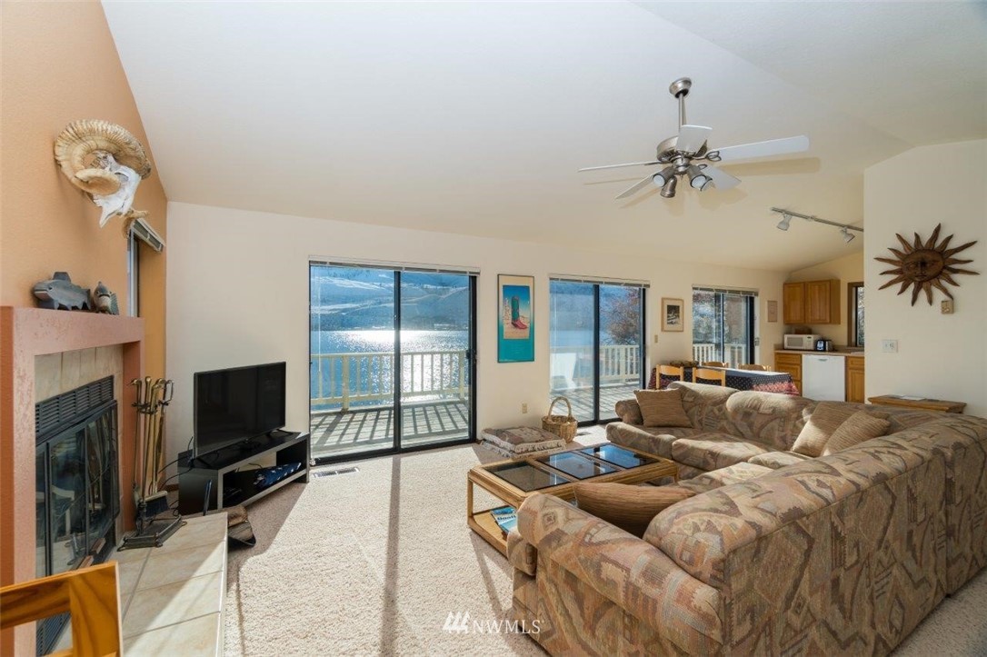 152 Spader Bay Road Chelan, WA 98816 - Photo 9 of 25 Gallery Image 9