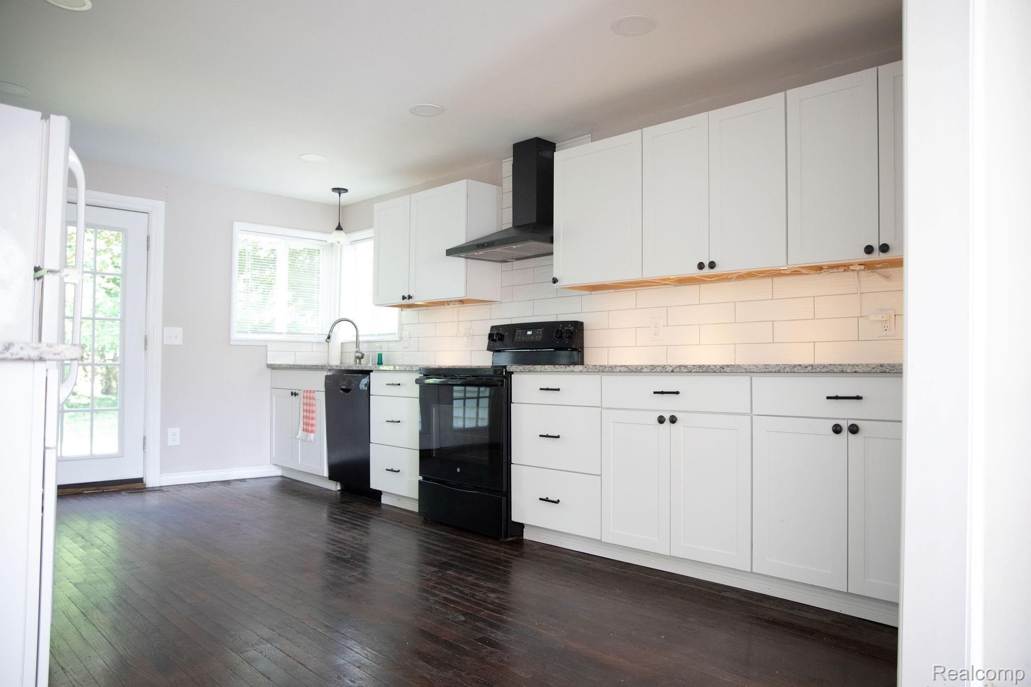 268 Benjamin Street Romeo, MI 48065 - Photo 10 of 56 398A1322.jpg