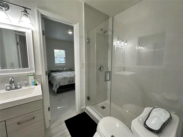 a en suite bathroom with a toilet a sink and shower