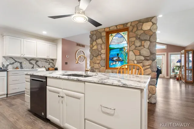 $825,000 | 3752 Schermerhorn Lake Drive, Allegan, MI 49010