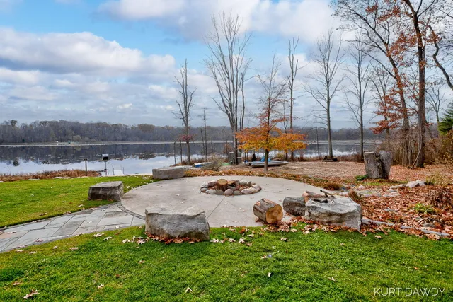 $825,000 | 3752 Schermerhorn Lake Drive, Allegan, MI 49010