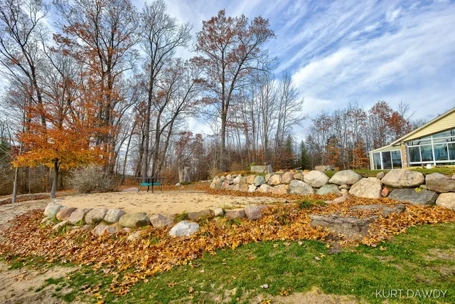 $825,000 | 3752 Schermerhorn Lake Drive, Allegan, MI 49010