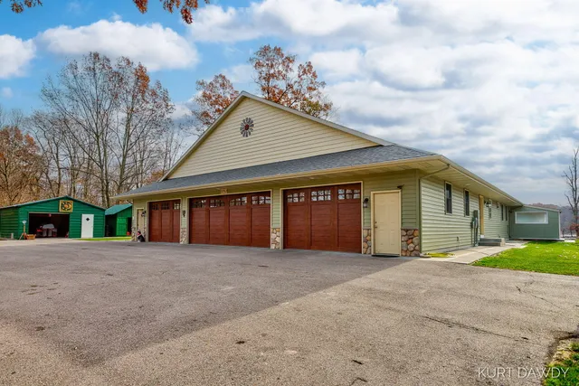 $825,000 | 3752 Schermerhorn Lake Drive, Allegan, MI 49010