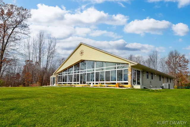 $825,000 | 3752 Schermerhorn Lake Drive, Allegan, MI 49010