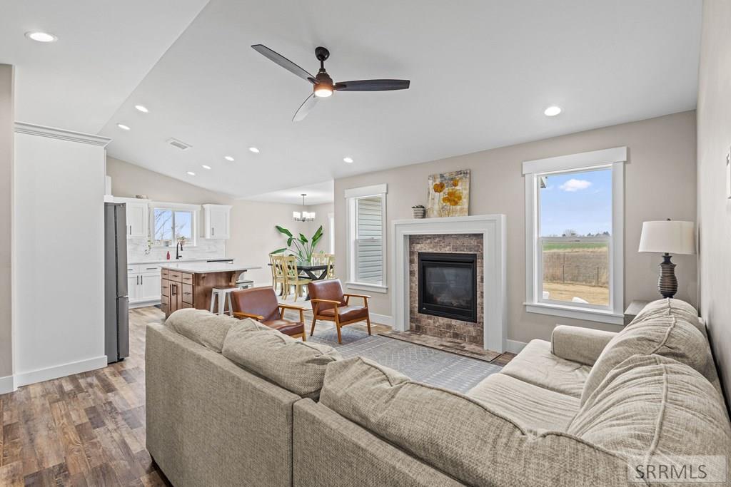 4047 Maizy Way Ammon, ID 83406 - Photo 4 of 42