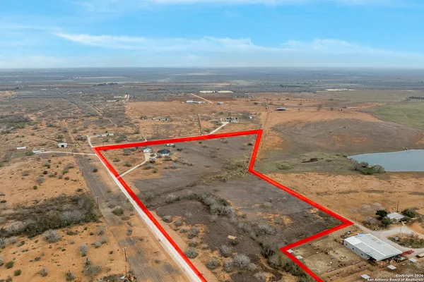$645,000 | 8400 Farm To Market Road 140, Charlotte, TX 78011