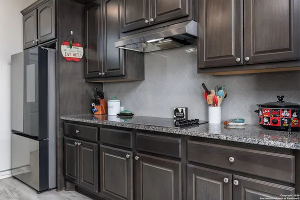 $645,000 | 8400 Farm To Market Road 140, Charlotte, TX 78011