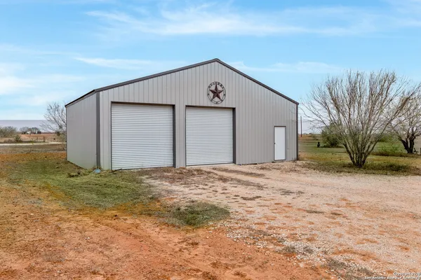 $645,000 | 8400 Farm To Market Road 140, Charlotte, TX 78011