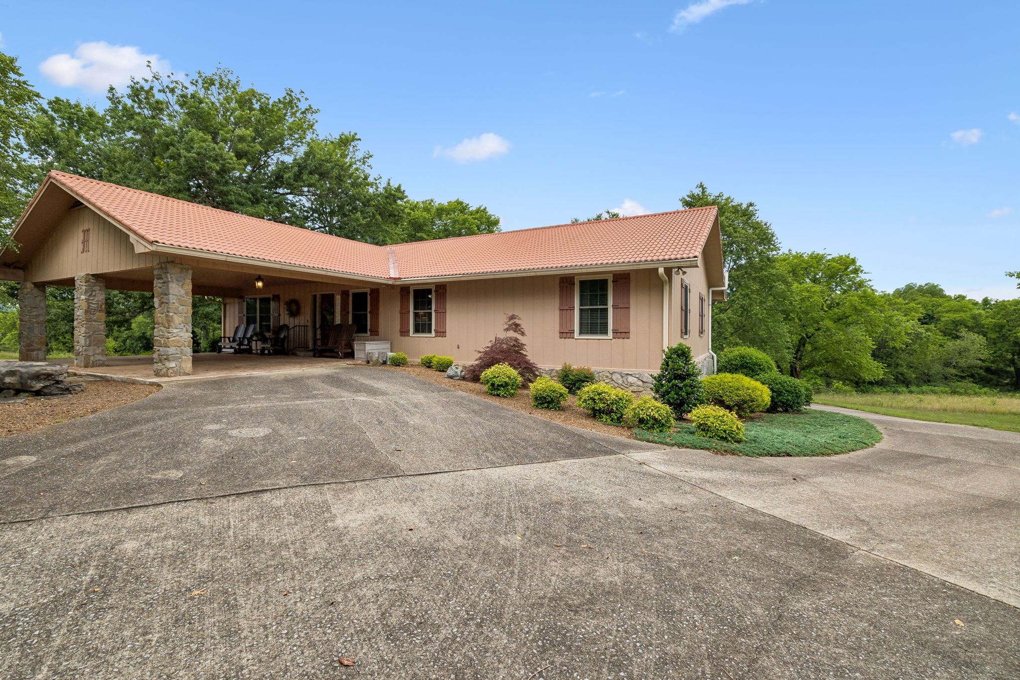 20 Riverbend Lane Carthage, TN 37030 - Photo 8 of 71 a front view of a house with a yard