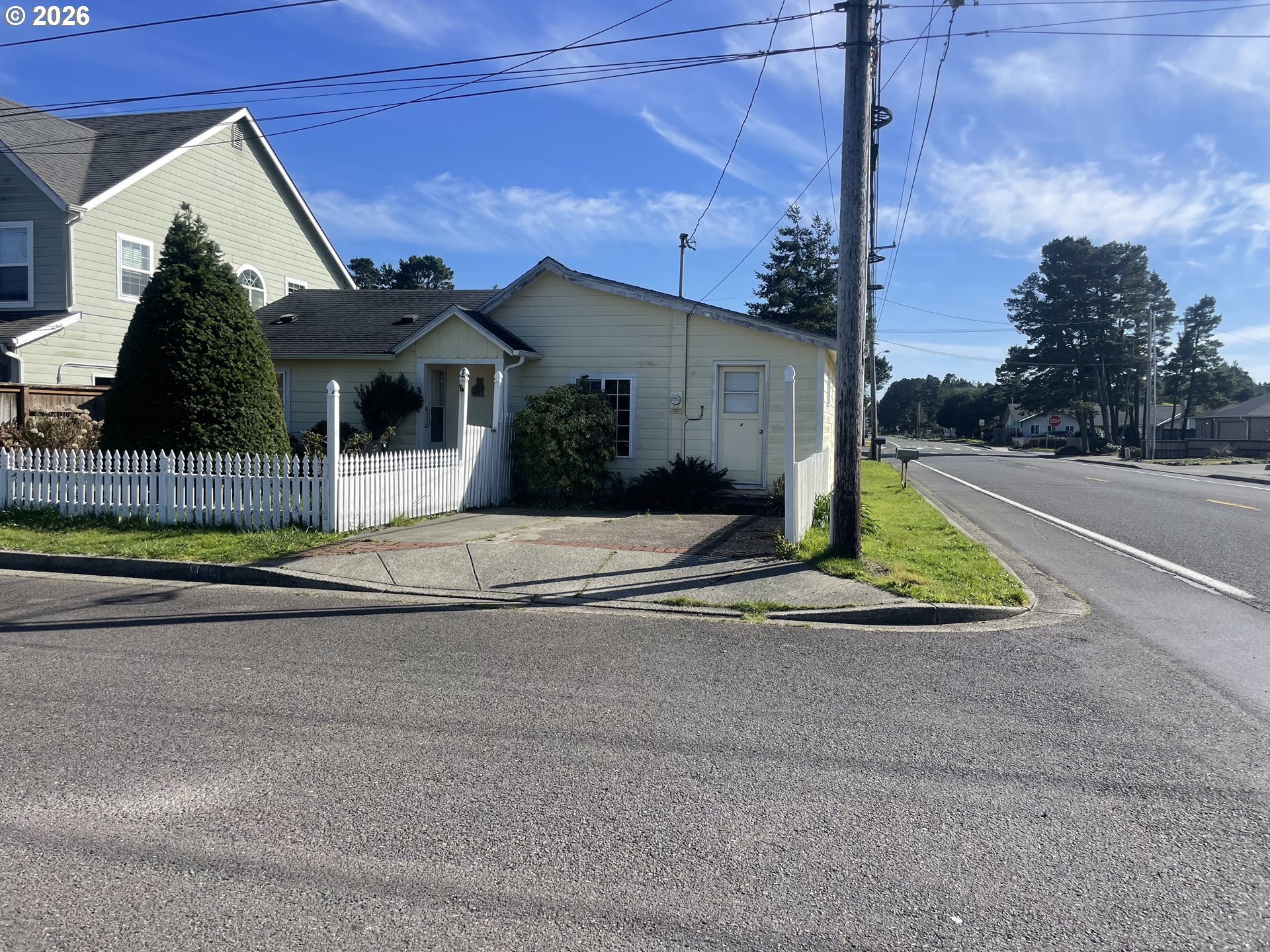 1610 36th Street Florence, OR 97439 - Photo 2 of 22