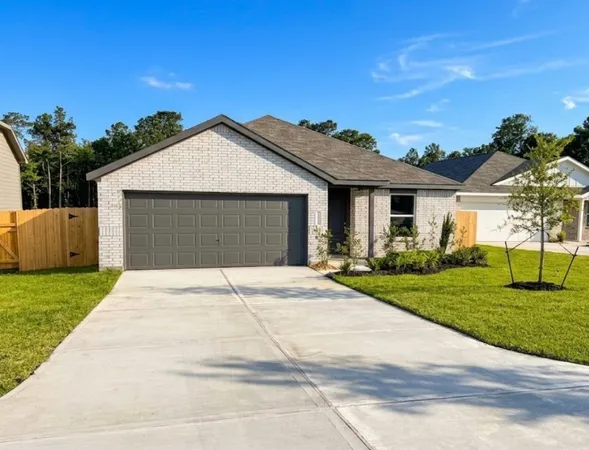$1,895 | 335 Parkin Court, Conroe, TX 77303